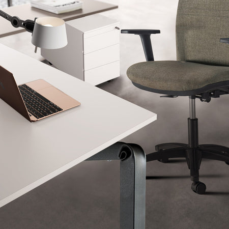 Scrivania operativa con piano melaminico e gambe in acciaio colore nero ghisa cm. 180x80x75h