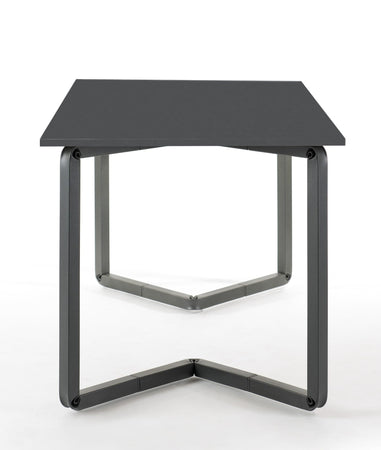 Scrivania moderna con gambe in metallo nero ghisa e piano melaminico cm. 160x80x75h
