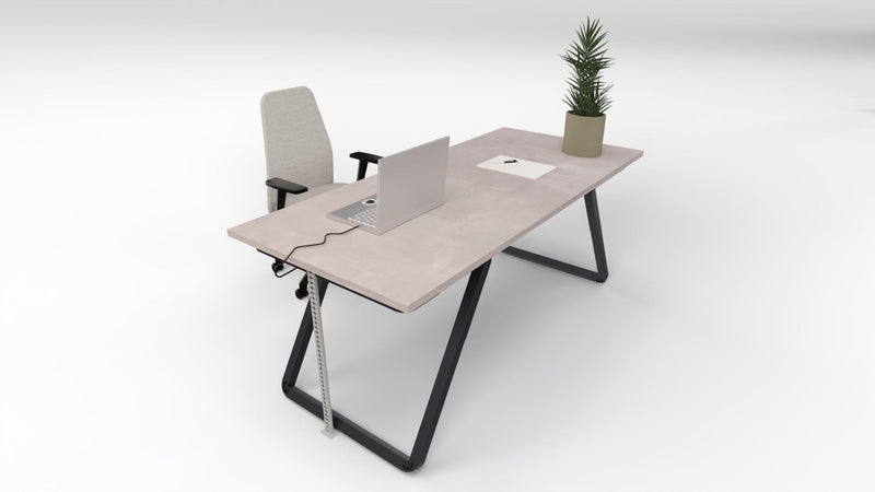 Scrivania con top in melaminico e gambe metalliche nero ghisa cm. 160x80x75h