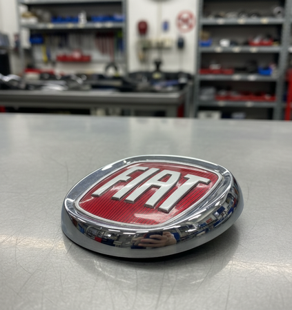 STEMMA LOGO POSTERIORE ROSSO FIAT 500 500L PUNTO PANDA 95MM Fiat 500 dal 2007 Fiat Panda dal 2012 Fiat Punto 188 dal 2005  Fiat Doblò dal 2005 al 2009 Fiat Croma dal 2007 Fiat Sedici dal 2008
