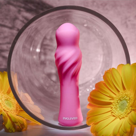 Vibratore Twist & Shout a Tulipano potente compatto 10 modalità USB soft touch