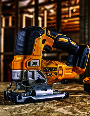 Seghetto Alternativo DeWALT DCS334M2T (2 x 4,0 Ah + DCB115 + TSTAK II)