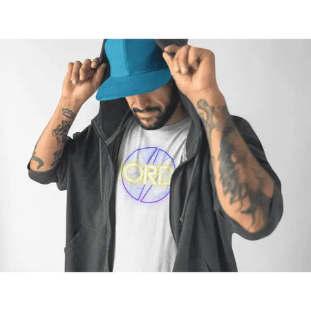 scopri l'ultima collezione streetwear, dove design innovativo incontra tessuti di alta qualità. Esprimi la tua individualità con capi unici, perfetti per lo stile urbano contemporaneo.