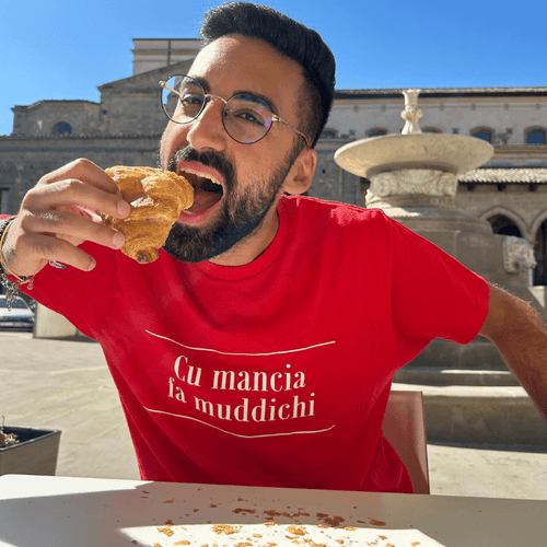 T-Shirt Siciliana Unisex Rossa Cu Mancia Fa Muddichi