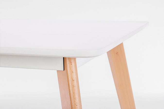 Tavolo Michelangelo con gambe in legno di faggio, piano in mdf opaco
