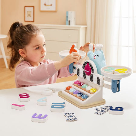 Orsetto dell'equilibrio delizioso - TOP LUMINOSO - Cupcakes - Vassoi dell'equilibrio - Equilibrio - Numeri - Conteggio