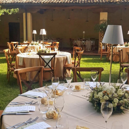 Tavolo tondo con gambe pieghevoli per campeggio e catering