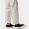 Sneakers Superga indossate con pantalone casual uomo