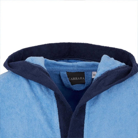 Accappatoio Voyage L/XL Carrara in microspugna di cotone 280 gr/mq, profili a contrasto, con cappuccio e tasche, in custodia trasparente richiudibile.