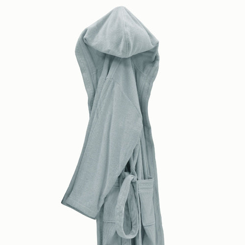 Accappatoio Trendy Mirabello Carrara in spugna 100% cotone, con cappuccio, tasche e cintura, tessuto morbido e raffinato, Made in Italy.