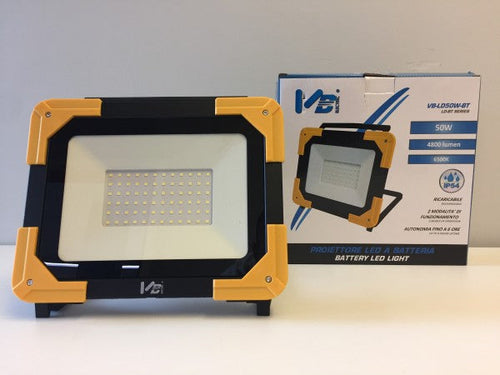 Faro led VB ricaricabile 50W 4800 lumen
50W - 4800 lumen - IP54 - Power Banks - autonomia fino a 9 ore
Cod. VB- LD50W-BT