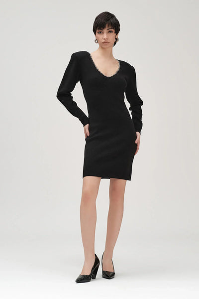 Abito in maglia con catena