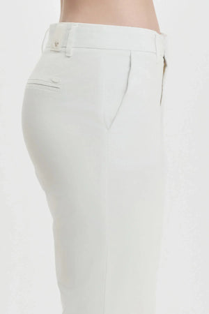Pantaloni donna White Wise bianchi a zampa in rasatello elasticizzato