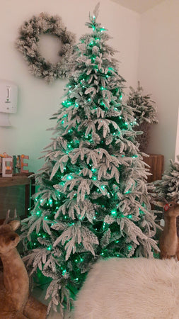 Albero di natale "Alaskan Frost" innevato con PE Effetto Real Touch + Flock
