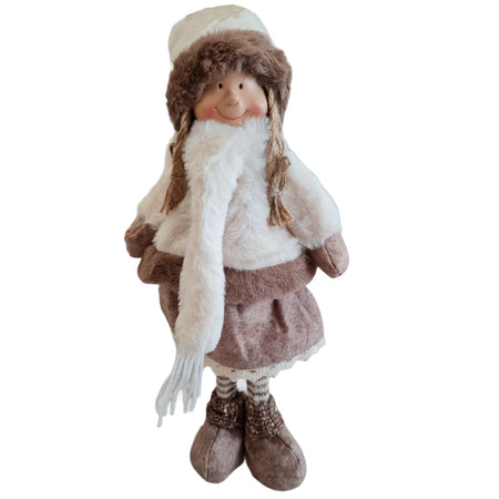 Bimba con cappello e giubbino in eco pelliccia decorazione natalizia.