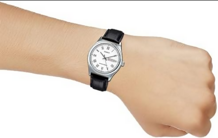 Orologio Casio da polso per uomo, MTP-V006L-7B, quadrante bianco con segna data e giorno, cinturino in pelle nero