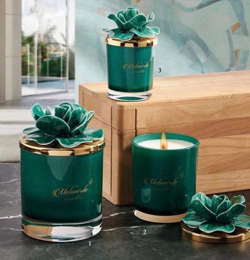 Candela Melaverde verde media in vetro con tappo floreale, bomboniera artigianale elegante per matrimonio