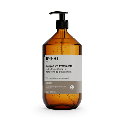Insight Intech shampoo pre-trattamento 900 ml, permette ai trattamenti successivi di agire con maggiore efficacia.