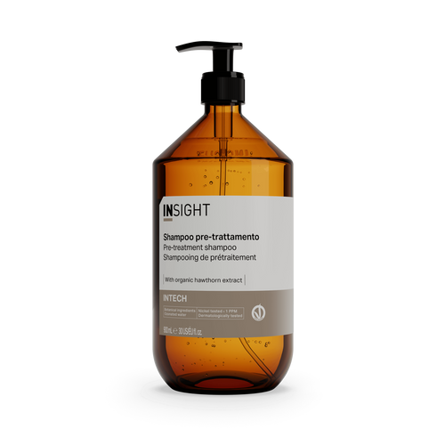 Insight Intech shampoo pre-trattamento 900 ml, permette ai trattamenti successivi di agire con maggiore efficacia.