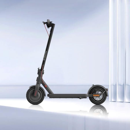 Scooter elettrico - XIAOMI - Scooter elettrico 4 - 300 W - Pneumatici 10 - Autonomia 35 km