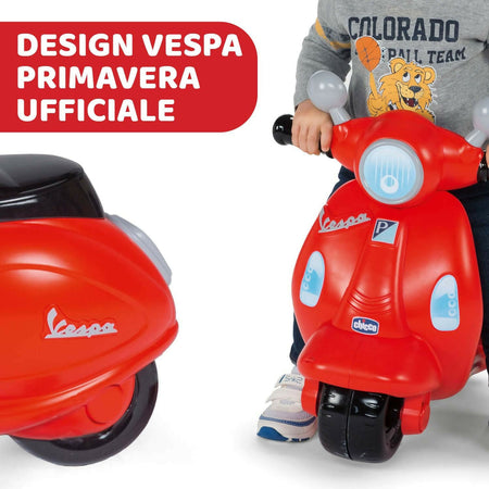 CHICCO Vespa - modello Bambini Primavera colore ROSSO, Moto Giocattolo Cavalcabile con Pannello Elettronico, Luci e Suoni, Ruote di Supporto Rimuovibili, Max 25 Kg - Giochi per Bambini 1-3 Anni