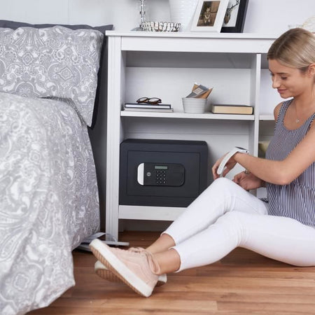 YALE Cassaforte di alta sicurezza con serratura elettronica (certificata SKG), dimensioni domestiche H.25 x L.35 x P.30 cm (18,6 L)