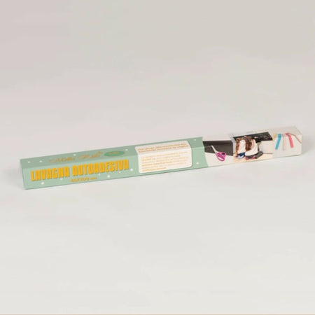 MELLA KIDS Lavagna Adesiva da Parete Nera (45x200cm) Fogli Lavagna Adesiva per Disegnare con Gesso, Perfetta per Dar Sfogo alla Creatività dei tuoi Figli, Divertente, Pratica, Facile da Posizionare