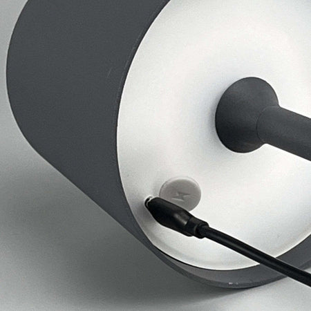 Abat-jour-esterno-batteria-Gea-Led-GLS030-300LM-IP54-antracite-lampada-tavolo-moderna-usb-touch