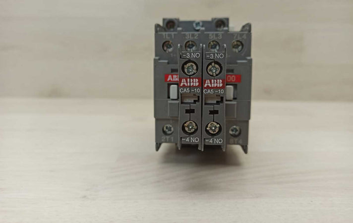 ABB A26-40-00 230-240V 50Hz / 240-260V 60Hz 4-POLE N.O. CONTACTOR + 2 CA5