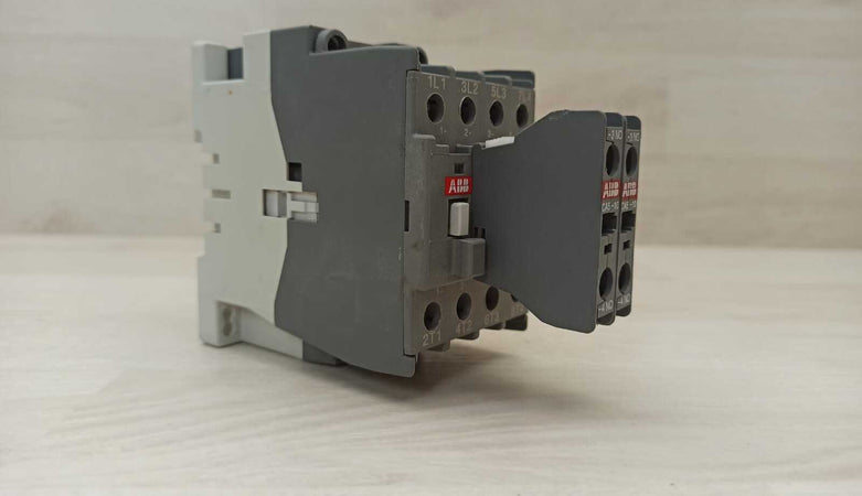 ABB A26-40-00 230-240V 50Hz / 240-260V 60Hz 4-POLE N.O. CONTACTOR + 2 CA5
