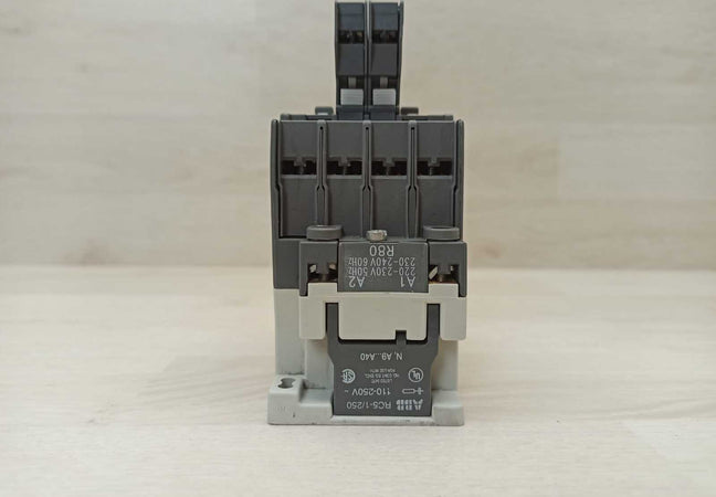 ABB A26-40-00 230-240V 50Hz / 240-260V 60Hz 4-POLE N.O. CONTACTOR + 2 CA5