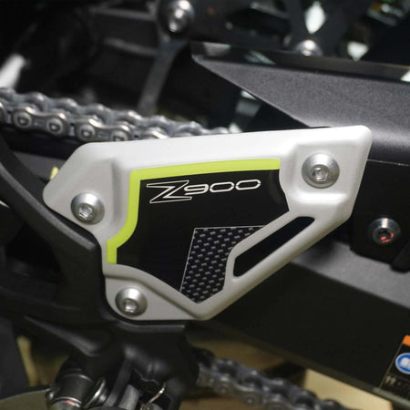 Adesivi-3D-Battitacco-pedane-poggiapiedi-moto-compatibili-con-Kawasaki-Z900
