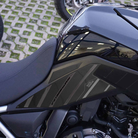 Adesivi-3D-compatibili-con-Suzuki-V-Strom-800RE-Protezioni-Sottosella-moto