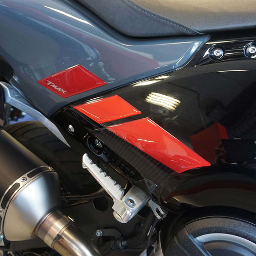 Adesivi-3D-Protezione-pedane-piedi-passeggero-compatibili-con-Yamaha-Tmax-2022