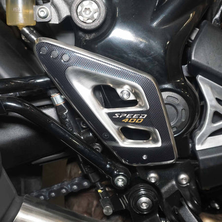 Adesivi-3D-Protezioni-Battitacco-pedane-moto-compatibili-con-Triumph-Speed-400