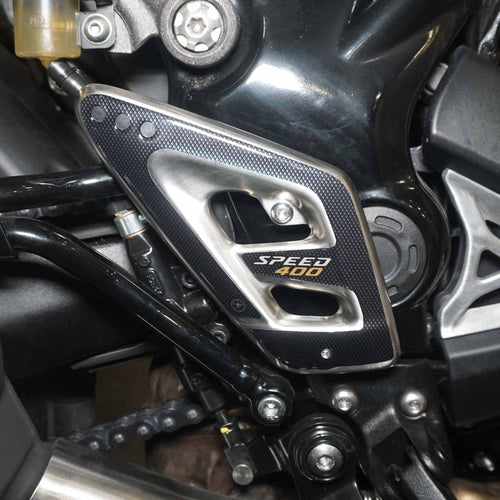 Adesivi-3D-Protezioni-Battitacco-pedane-moto-compatibili-con-Triumph-Speed-400
