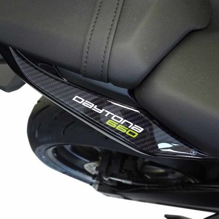 Adesivi-3D-protezioni-Fianchetti-moto-compatibili-con-Triumph-Daytona-660-2024