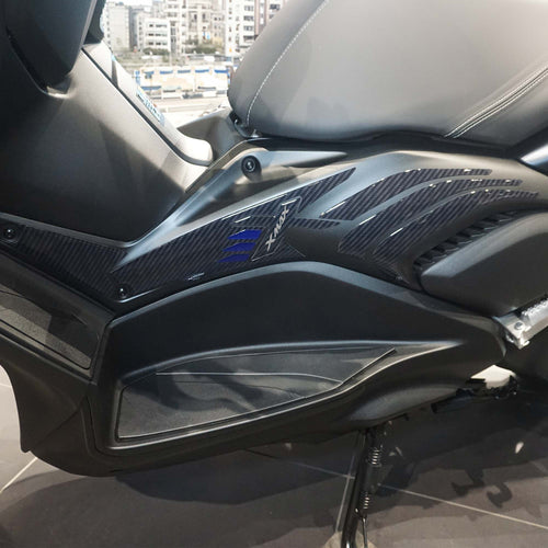 Adesivi-3D-protezioni-laterali-scooter-compatibili-con-Yamaha-Xmax-125-300-2023