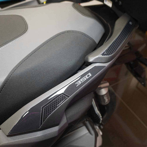 Adesivi-3D-Protezioni-maniglie-con-bauletto-compatibili-con-Honda-ADV350-2022-23