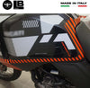 Adesivi-Protezioni-laterali-serbatoio-moto-compatibili-con-Ducati-DesertX-2023