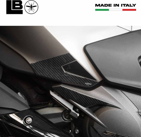 Adesivi-Protezioni-poggiapiedi-posteriori-compatibili-con-Kymco-Ak550-Premium