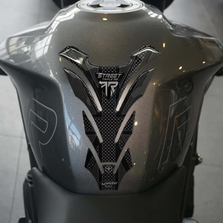 Adesivo-3D-Paraserbatoio-moto-compatibile-con-Triumph-Street-Triple-765-R-2023
