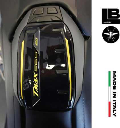Adesivo-3D-Sportello-serbatoio-compatibile-con-Yamaha-Tmax-560-20Th-Anniversary