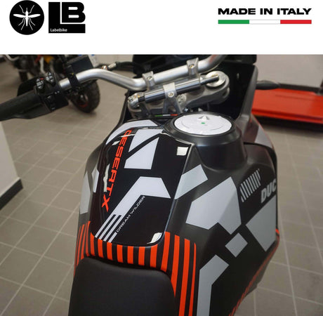Adesivo-Paraserbatoio-Protezione-serbatoio-compatibile-con-Ducati-DesertX-2023