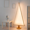 Albero triangolare luminoso con led bianco caldo e base in legno Casa e cucina/Decorazioni per interni/Addobbi e decorazioni per ricorrenze/Decorazioni natalizie/Luci natalizie/Catene luminose per esterni MagiediNatale.it - Altamura, Commerciovirtuoso.it