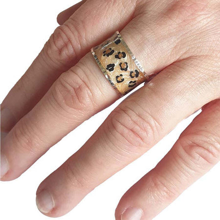Anello a fascia smaltata ghepardo