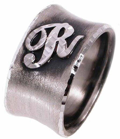 Anello argento con lettera maiuscola in corsivo