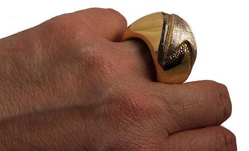 Anello argento modello grande dorato e satinato