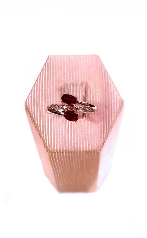 Anello donna in Oro bianco 18 Kt Con due pietre rosse tipo rubino e brillantini tormaline