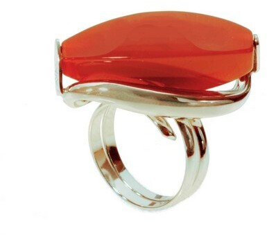Anello in argento con grande corniola rettangolare